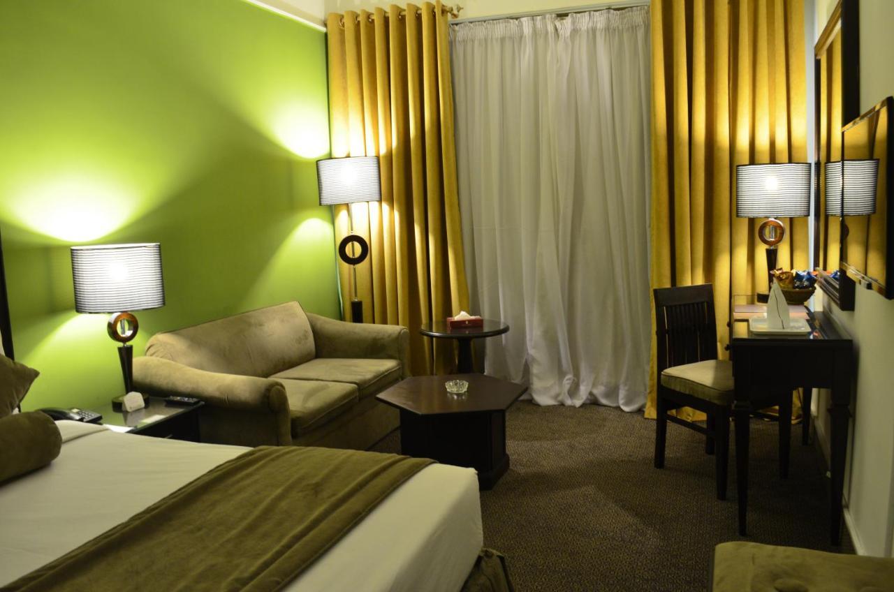 Smart Hotel Лахор Екстер'єр фото
