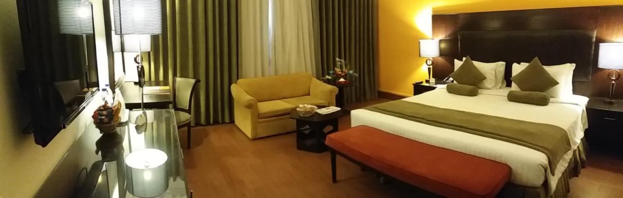 Smart Hotel Лахор Екстер'єр фото