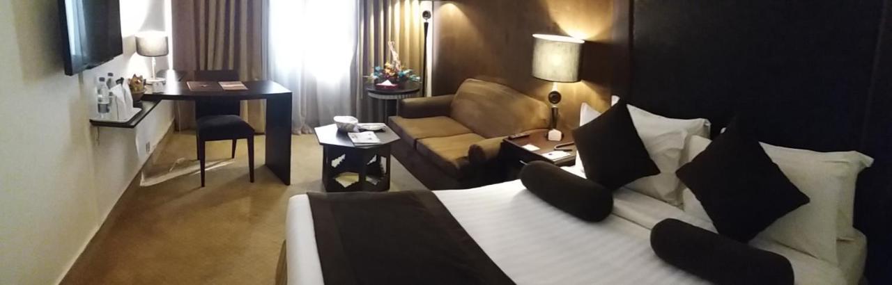 Smart Hotel Лахор Екстер'єр фото