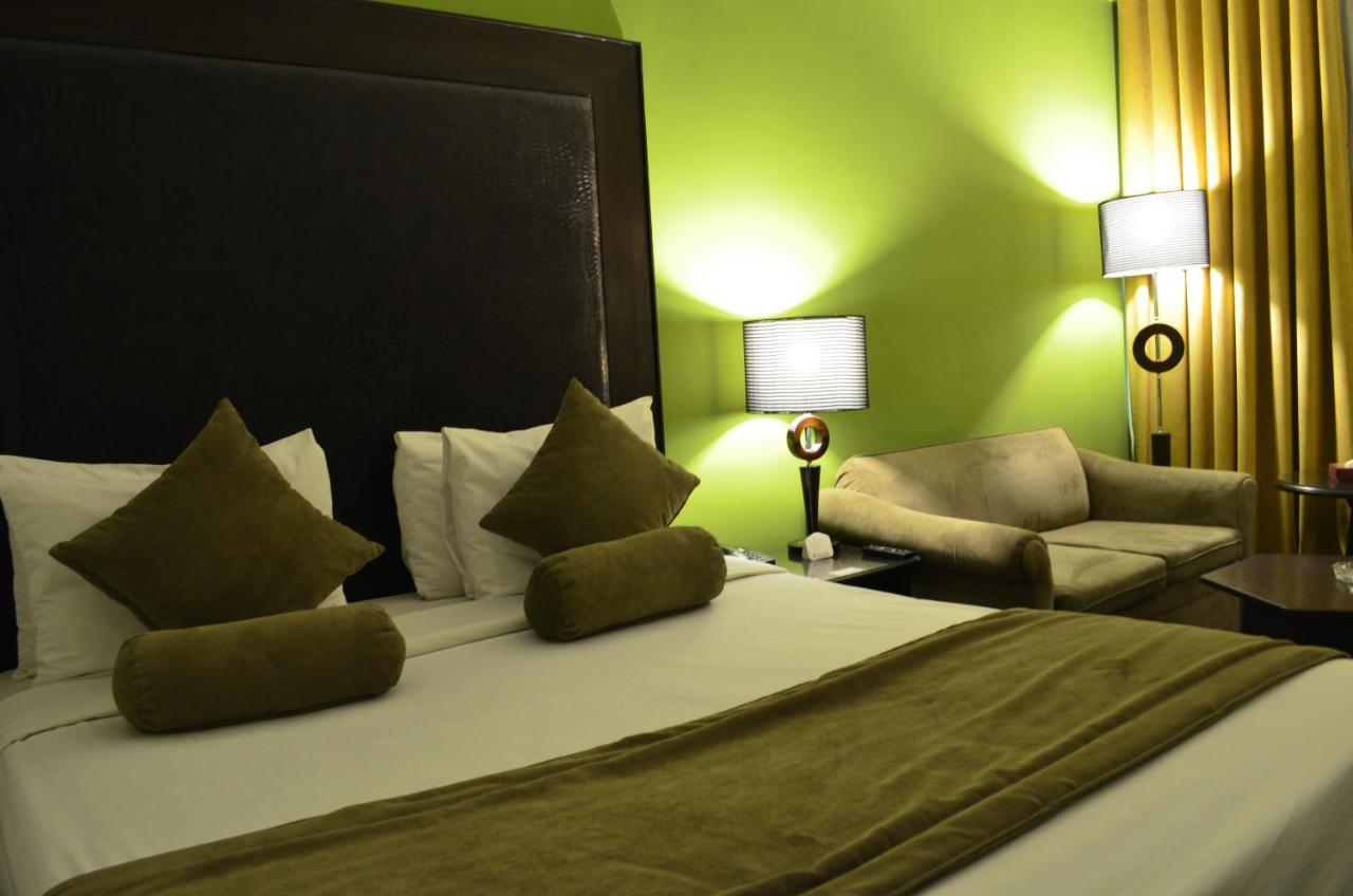 Smart Hotel Лахор Екстер'єр фото
