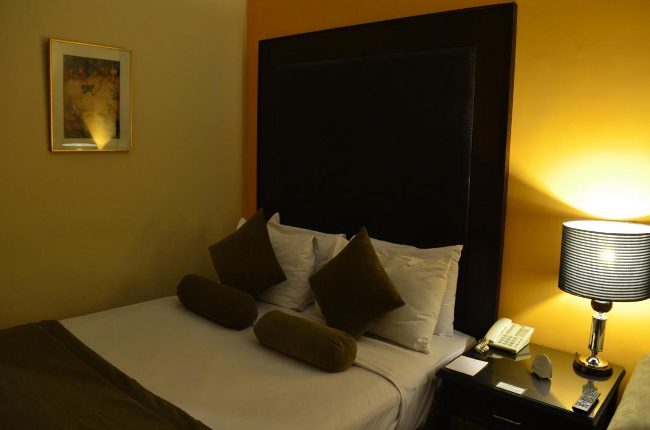 Smart Hotel Лахор Екстер'єр фото