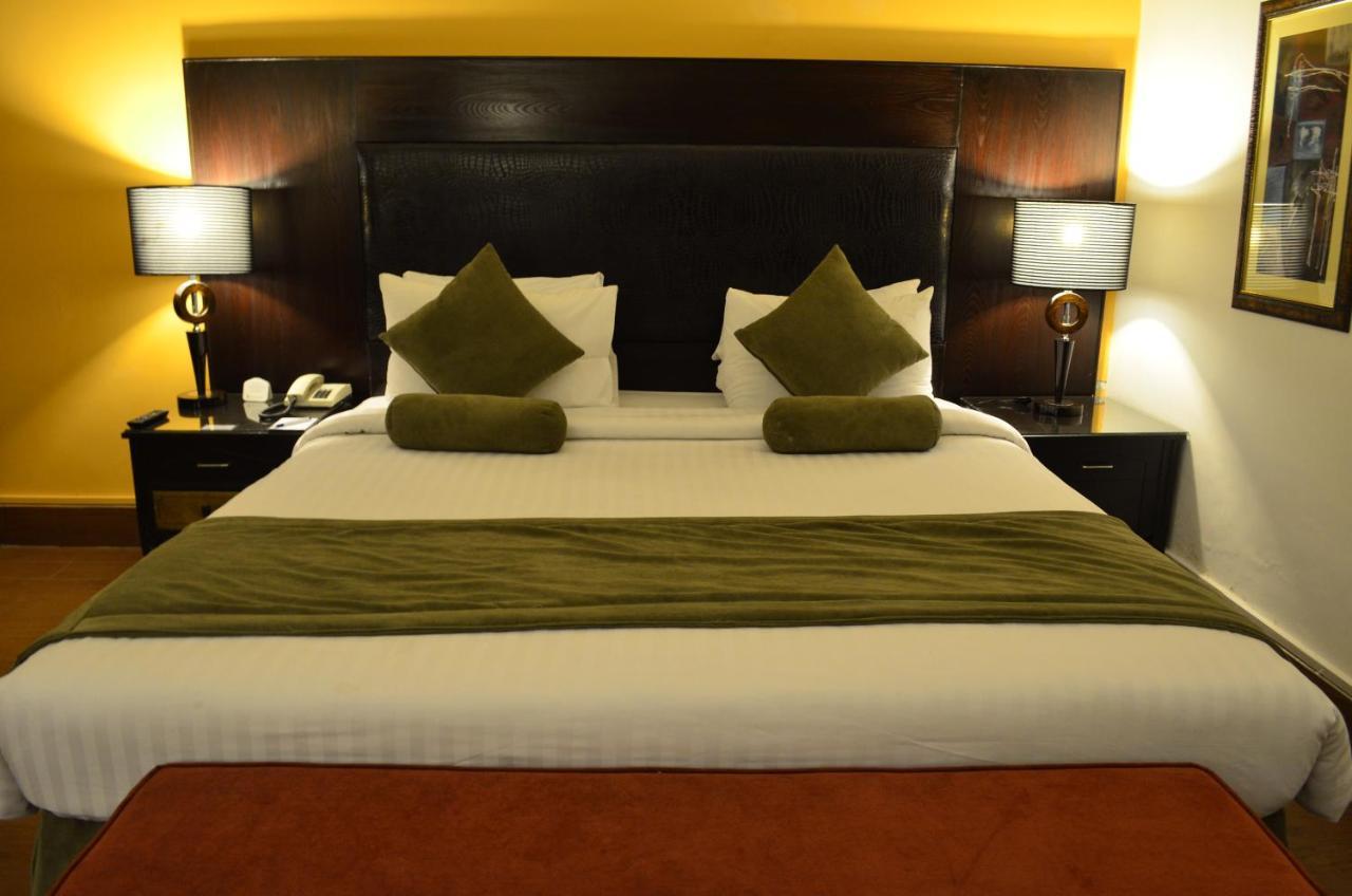 Smart Hotel Лахор Екстер'єр фото